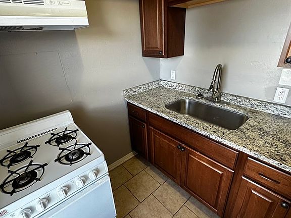 4th image of 240 S Quincy Ave