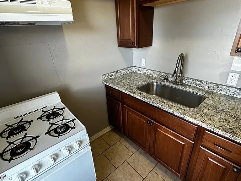 240 S Quincy Ave — Photo 4