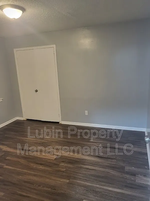 Building Photo - 3250 Guernsey Ave #7