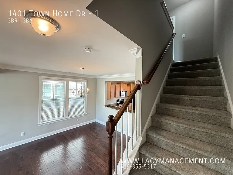 1401 Town Home Dr #1 — Photo 3
