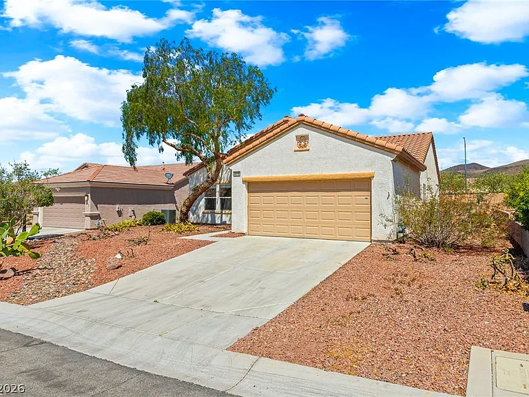 2250 Sandstone Cliffs Dr — Photo 2