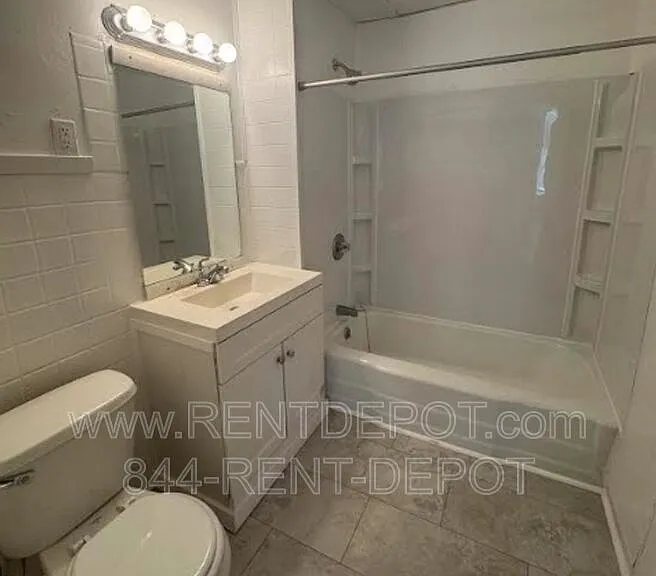 416 E Riverside Dr — Photo 6