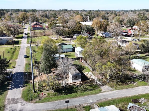 143 County Road 2414, Hull, TX 77564