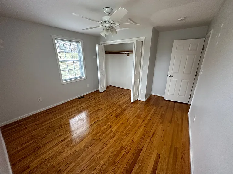 1638 Suburban Rd — Photo 3