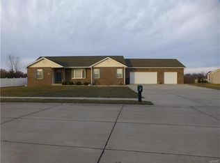 5901 Rosebud Ln, Godfrey, IL 62035