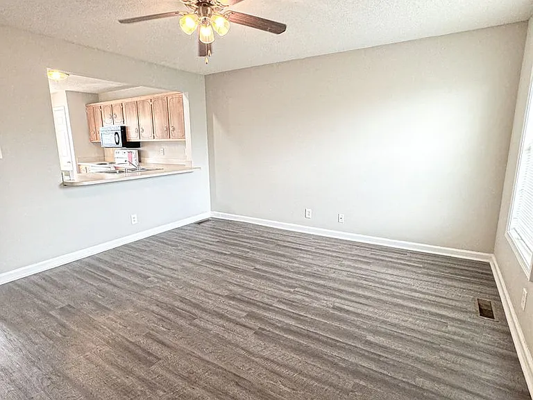 205 Tree Line Dr — Photo 8