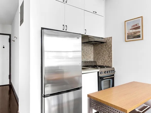 57 Thompson Street 2 image 5 of 6