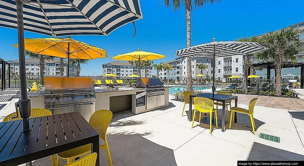 2 bed, 2.0 bath, 707 sqft, $1,900 — Photo 3