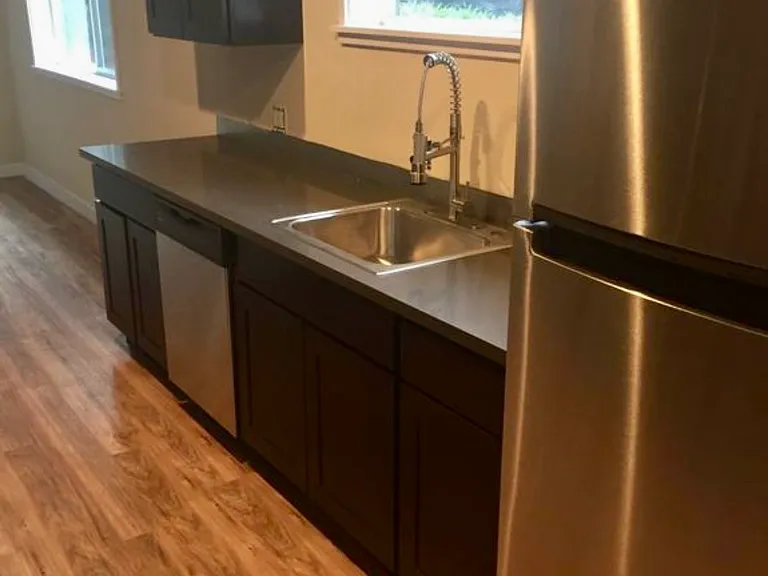 290 SE Bush St #C — Photo 3