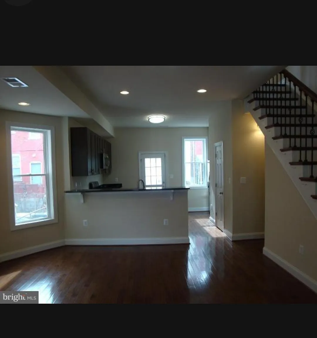 4 bed, 1800 sqft, $6,413 — Photo 1