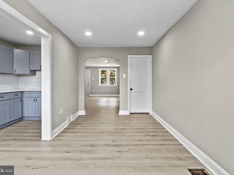 1072 Tremont Dr — Photo 7