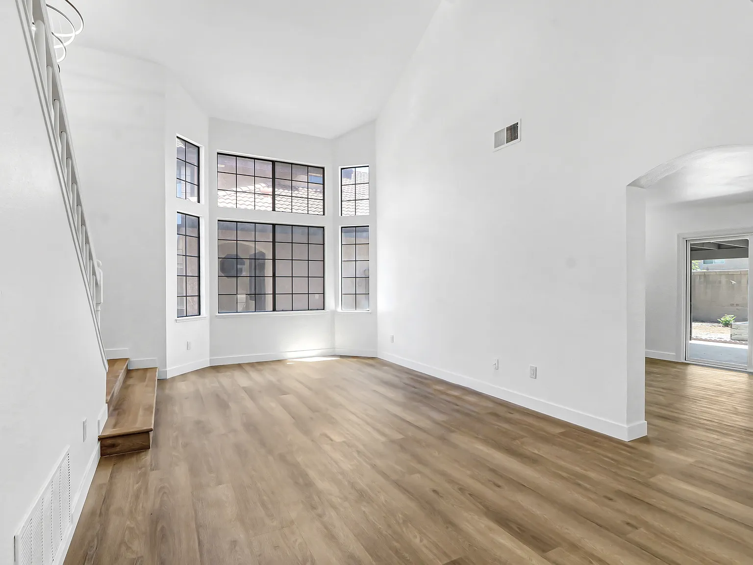 3 bed, 2.5 bath, 1607 sqft, $3,500 — Photo 3