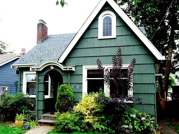 4th image of 4761 35th Ave NE