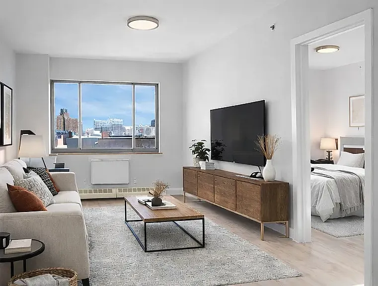 2205 3rd Ave #8D — Photo 2