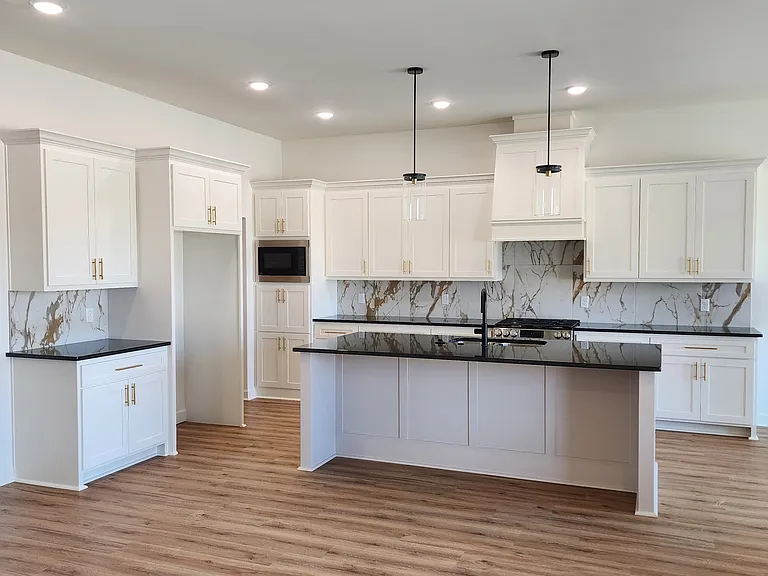 140 Kelton Dr — Photo 2