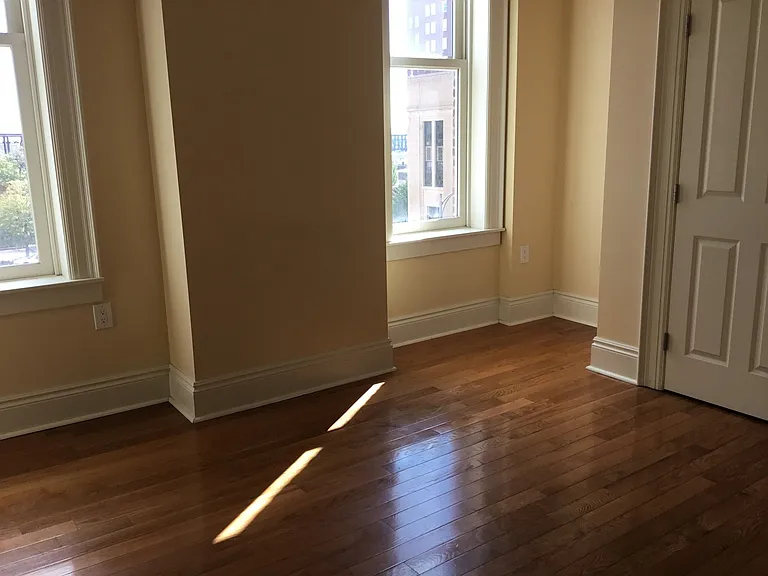 401 N Brady St — Photo 18