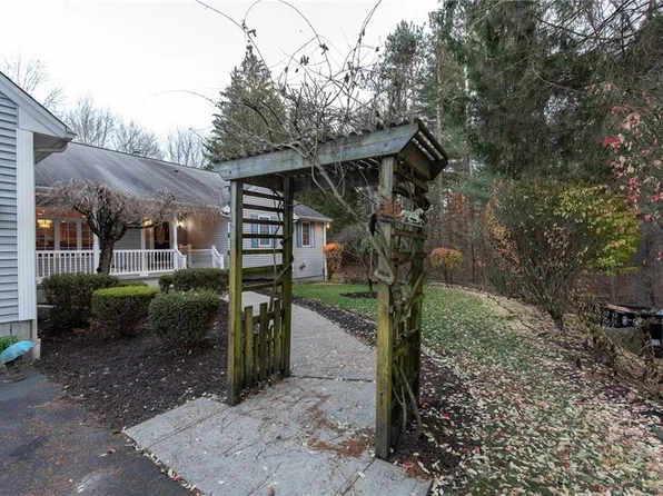 331 Hope Rd, Cranston, RI 02921