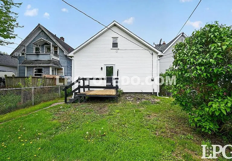 921 Berry St — Photo 36