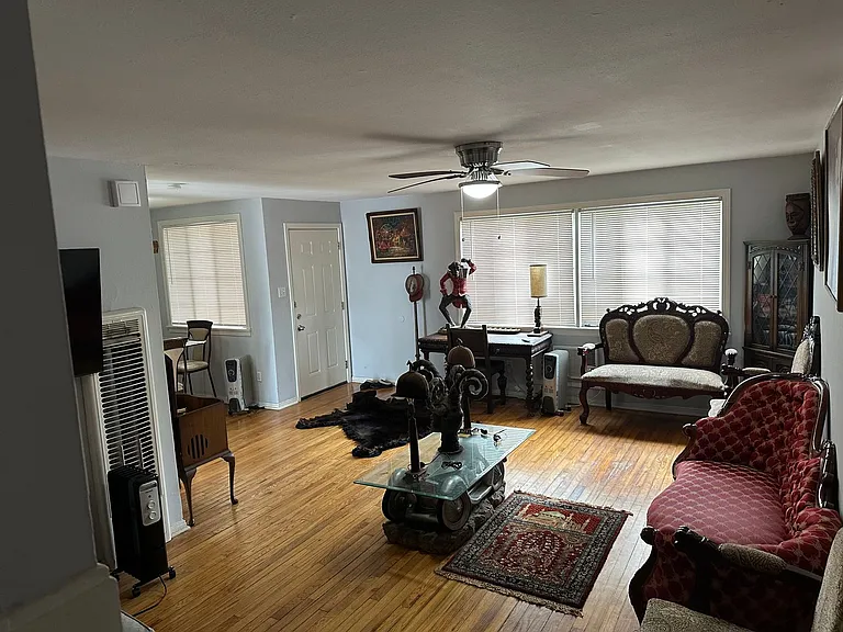 1624 Bonnie Brae — Photo 3