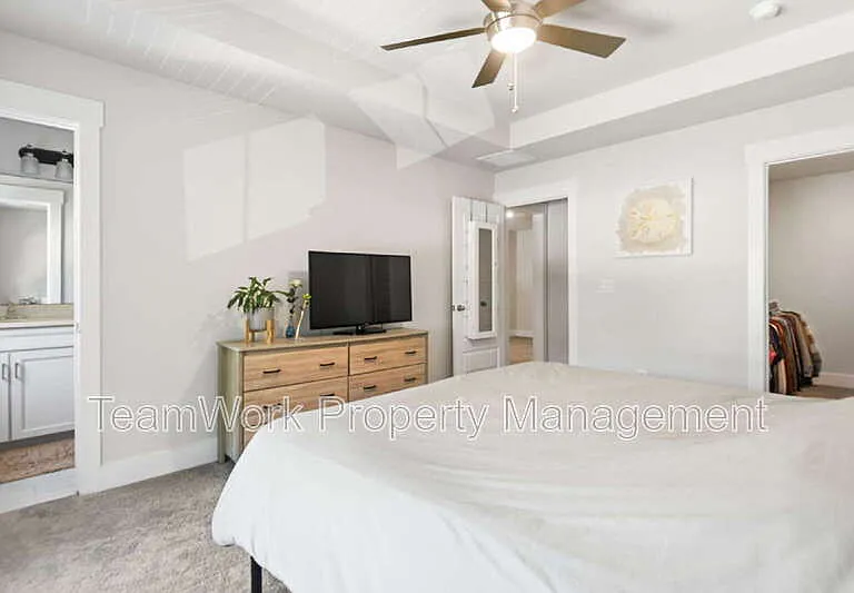 7722 Park Gate Dr — Photo 22