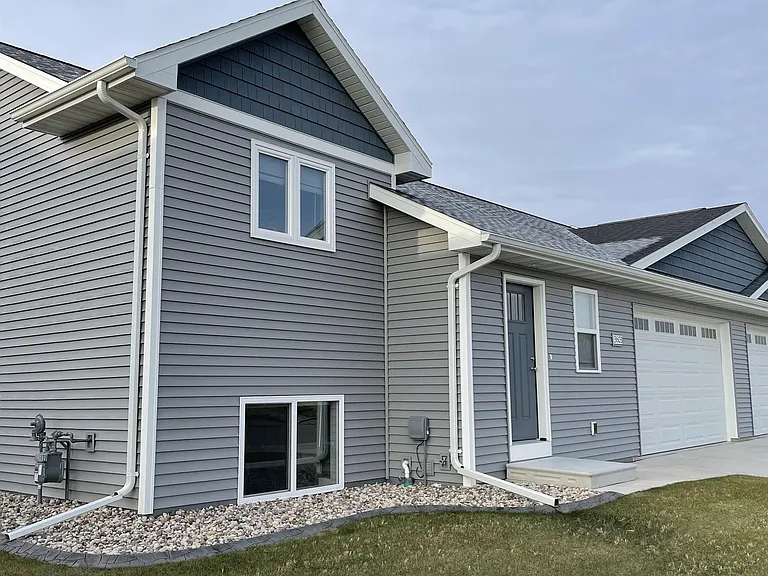 3653 E Rubyred Dr — Photo 1