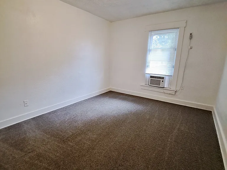 136 Indiana Ave — Photo 11