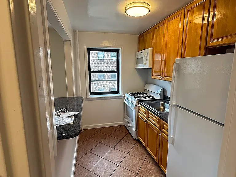 20-72 26th St #1C — Photo 2