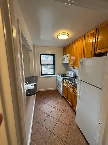 20-52 Crescent St #2A Photo 1