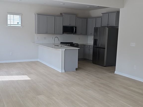 2nd image of 5658 Hydrangea St