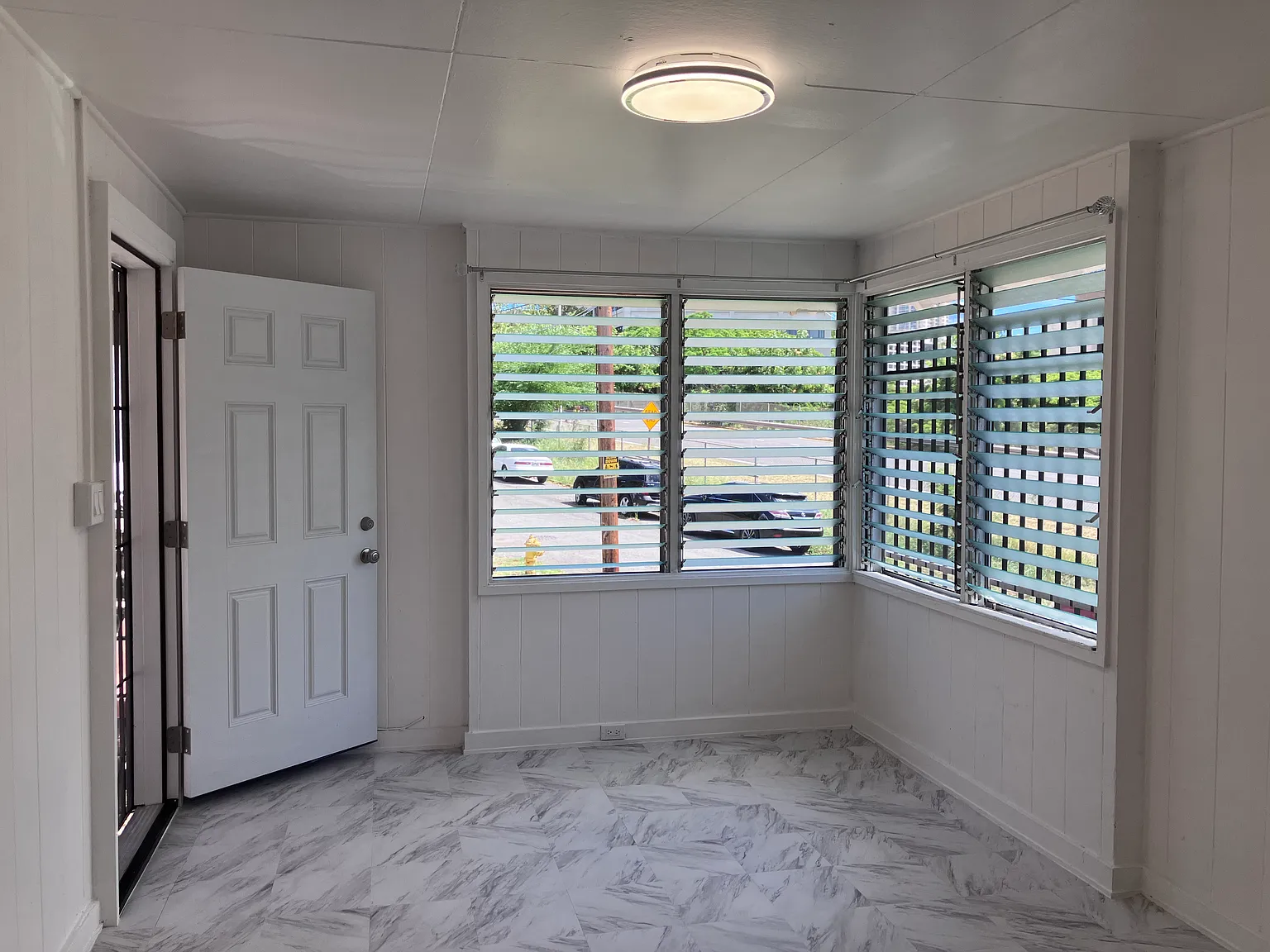 2 bed, 600 sqft, $2,100 — Photo 2