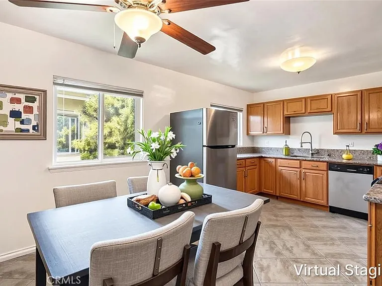 5851 Woodman Ave — Photo 10