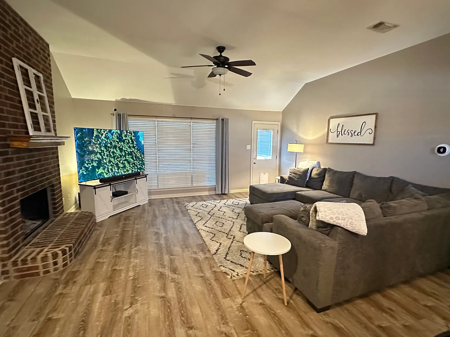 3 bed, 1496 sqft, $2,000 — Photo 4