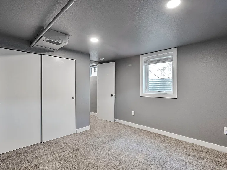 5231 Julian St — Photo 14