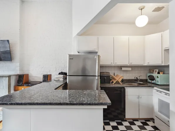 212 East 11th Street image 4 of 8