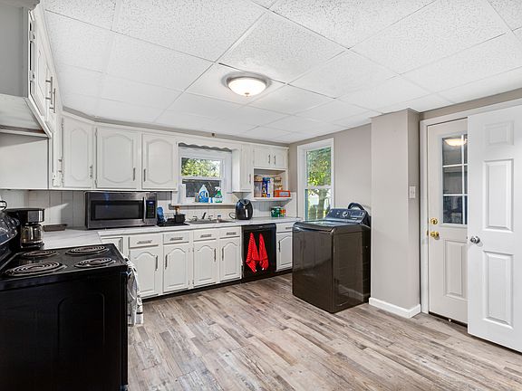 4th image of 224 W Anthony Ave