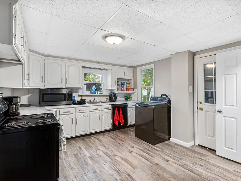 224 W Anthony Ave — Photo 4
