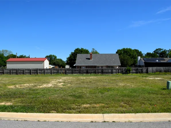 310 Preston Rd, Mabank, TX 75147