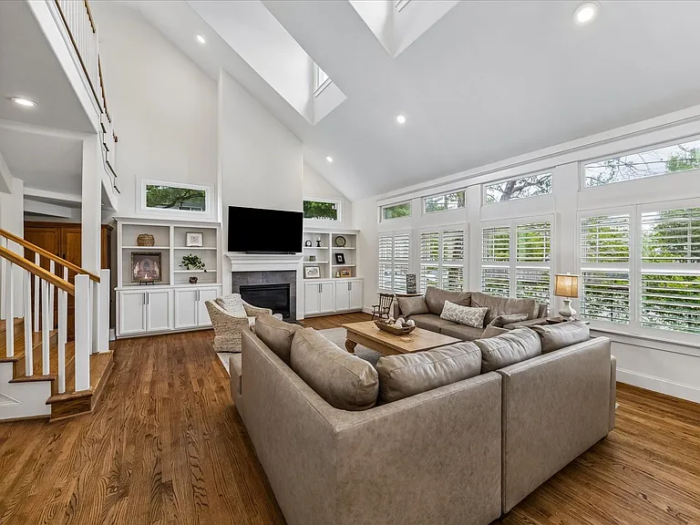 315 W 15th St — Photo 20