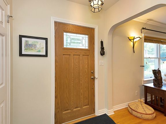 3rd image of 30 Poe St