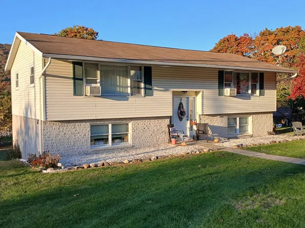 161 Harvey St, Coal Township, PA 17866