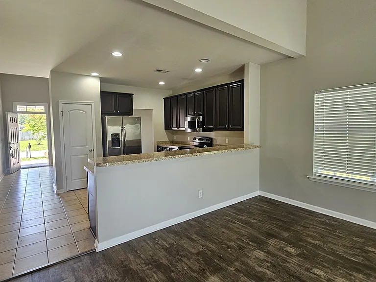 328 Scarlett Ln — Photo 3