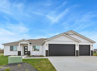 1616 Castlewood Ct Lot 305, Spec Grandview, WA 98930