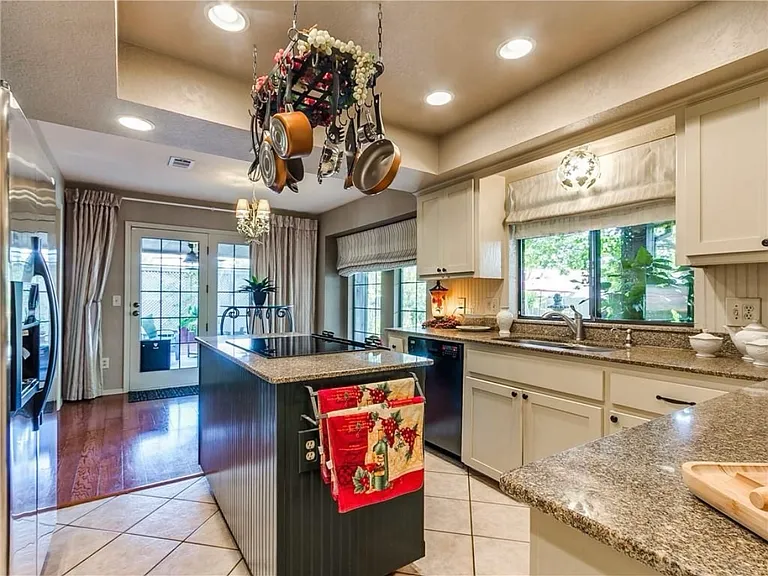 9116 Indian Creek Dr — Photo 6