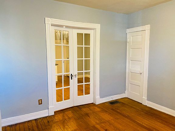 5th image of 3023 Ellwood Ave APT A