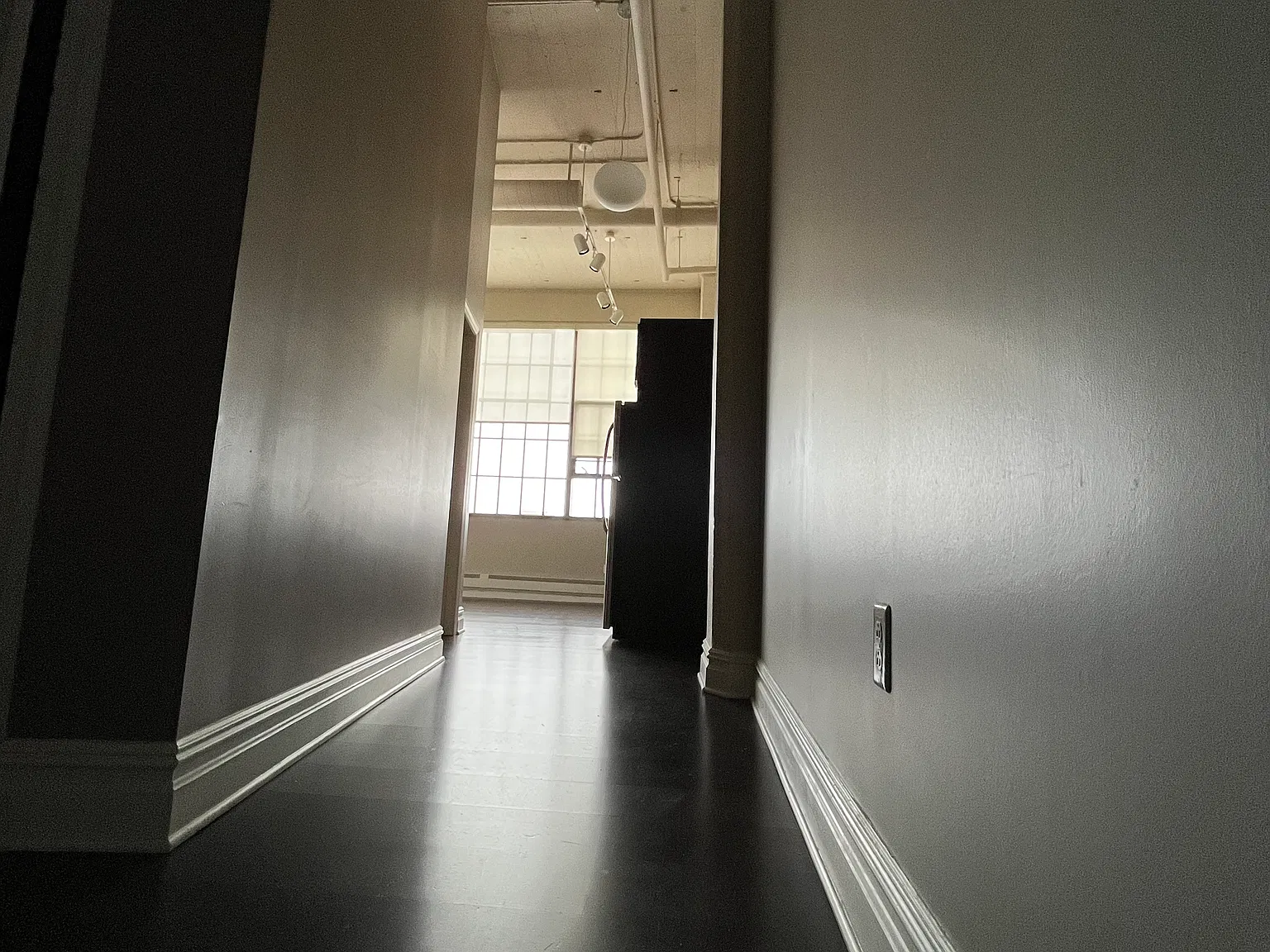 1 bed, 800 sqft, $1,300 — Photo 3