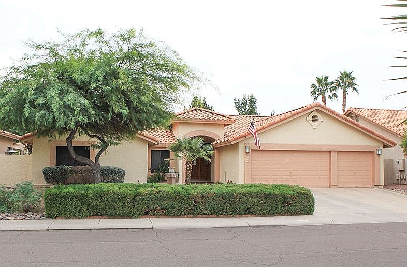 1st image of 835 W Royal Palms Dr
