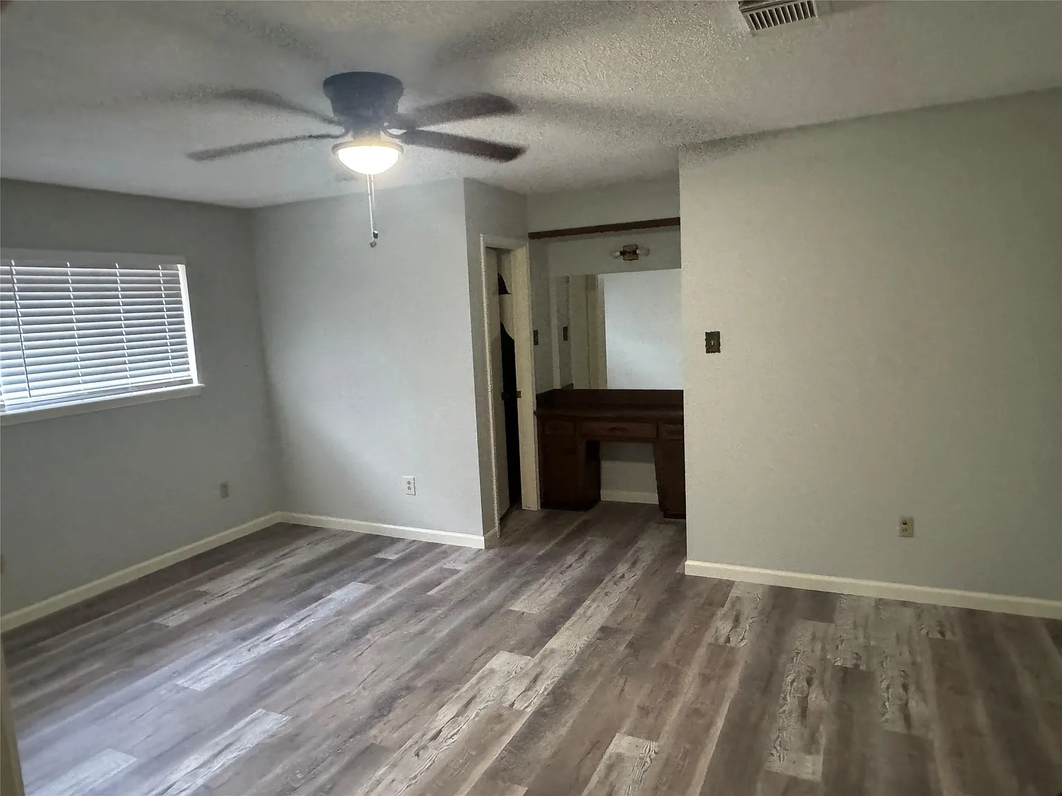 3 bed, 2.0 bath, 1900 sqft, $2,150 — Photo 4
