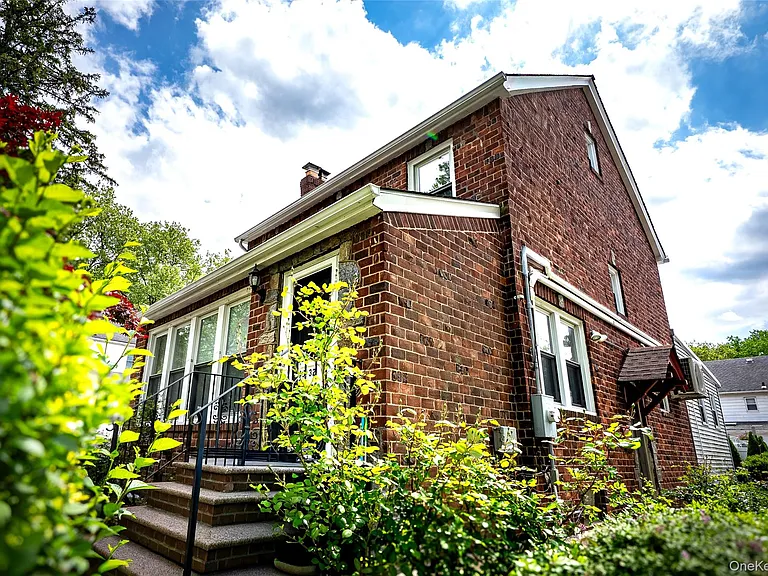 4532 Westminster Rd — Photo 2