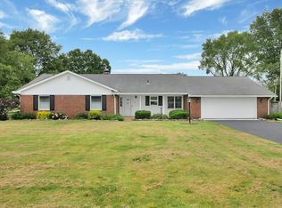 378 Meadow Ln NE, Newark, OH 43055