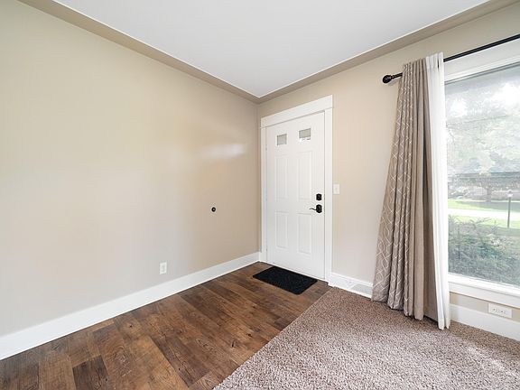 3rd image of 7127 Thorncrest Dr SE